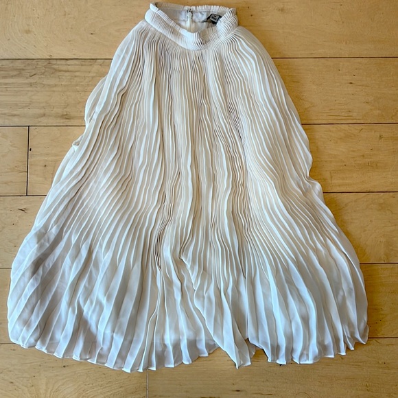 Banana Republic- Radiant Halter Tank - Medium NWT - Picture 7 of 8